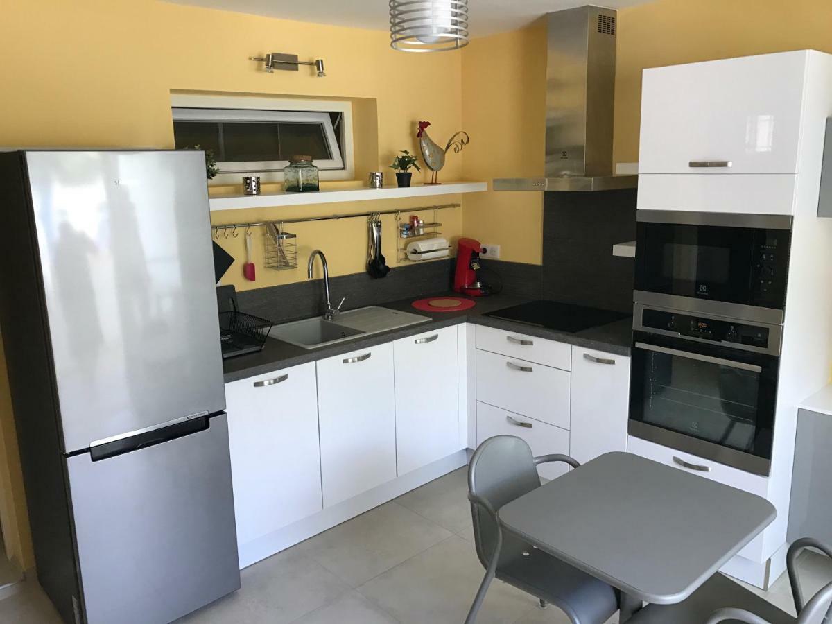 Appartement En Bord De Mer Сент-Марі-де-ла-Мер Екстер'єр фото